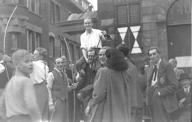 op de schouders in Gouda 